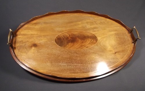 EDWARDIAN TRAY
An Edwardian mahogany tray inlaid with flame mahogany and stringing.