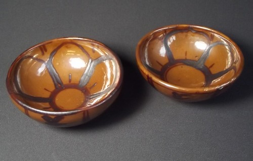 ARA CARDEW
Two Wenford Bridge Pottery bowls by Ara Cardew. One with small rim glaze chip. Diameter 5