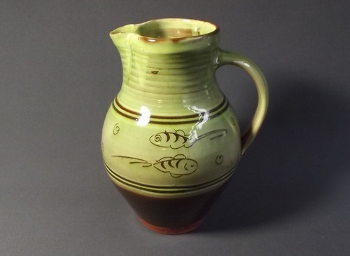 RAY FINCH WINCHCOMBE
A Winchcombe Pottery slipware quart pitcher by Ray Finch. Height 10 ins.