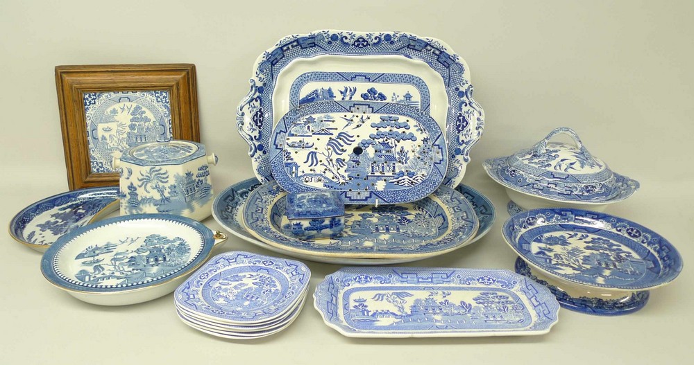 A 19th century Willow pattern tureen, Doulton Burslem trinket box, comport, 19th century Gibson &