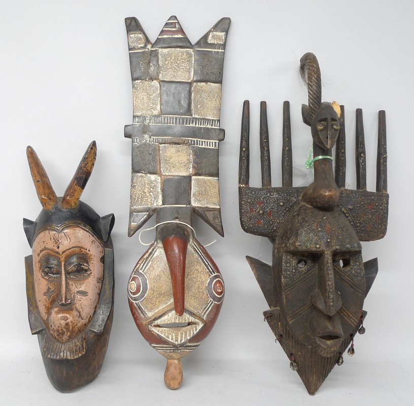 Ethnographic / Tribal: a Mali Bamana carved wooden ceremonial mask, the face surmounted by an