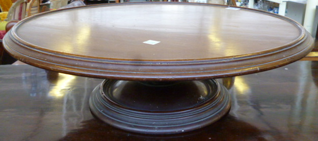 A 19th century mahogany lazy Susan on turned socle, 54cm wide. ]