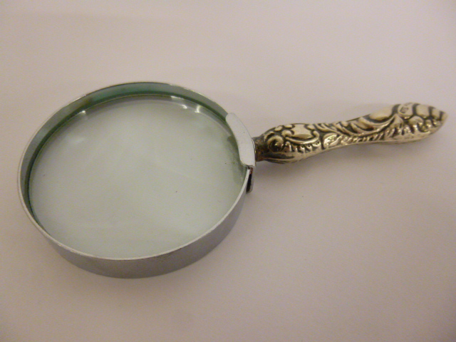 Silver handled magnifying glass with embossed foliate decoration, hallmarked Birmingham 1904 by