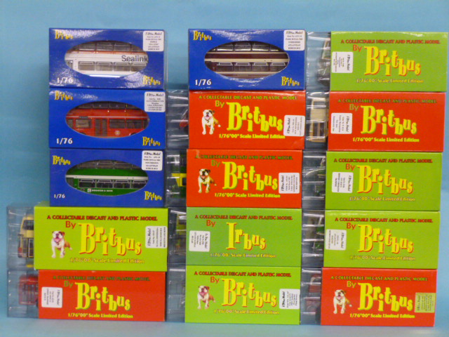 Die-cast - 15 Britbus buses and coaches all in excellent condition and individually boxed