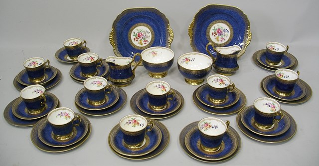 A 20TH CENTURY NEW CHELSEA STAFFS PORCELAIN TEA SET decorated in egg shell blues with polychrome