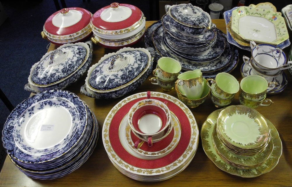 A parcel lot to contain a part Wedgwood dinner service in the Whitehall pattern including two