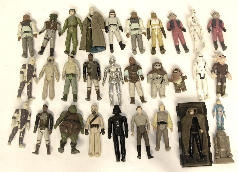 A collection of 28 various loose Star Wars figures, accessories etc.