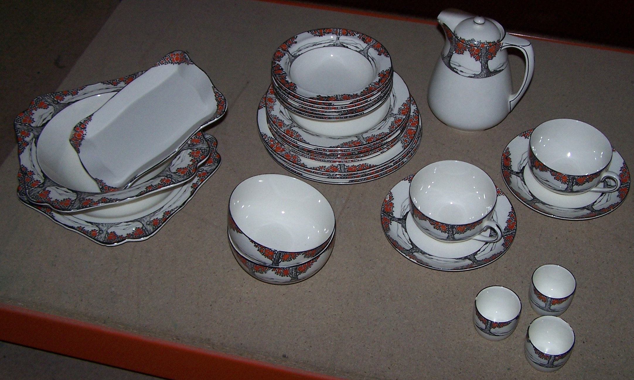 A quantity of Crown Ducal orange tree pattern Tableware comprising 4 large plates, 4 dessert plates,