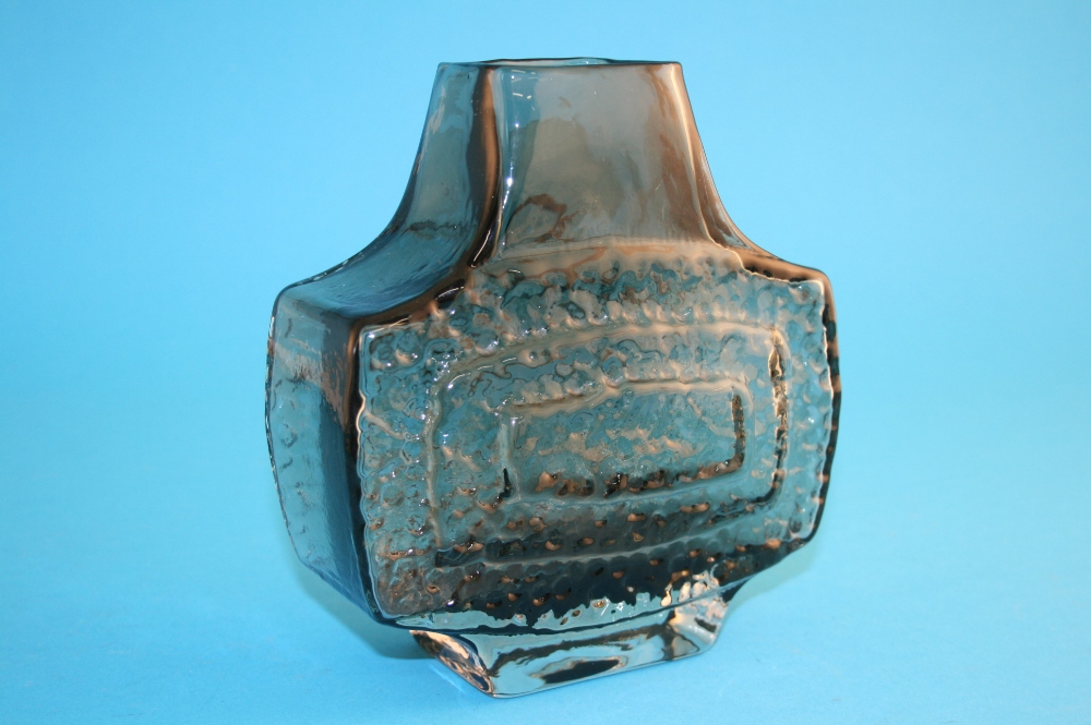 A Whitefriars pewter coloured TV vase designed by Geoffrey Baxter. 18 cm high
