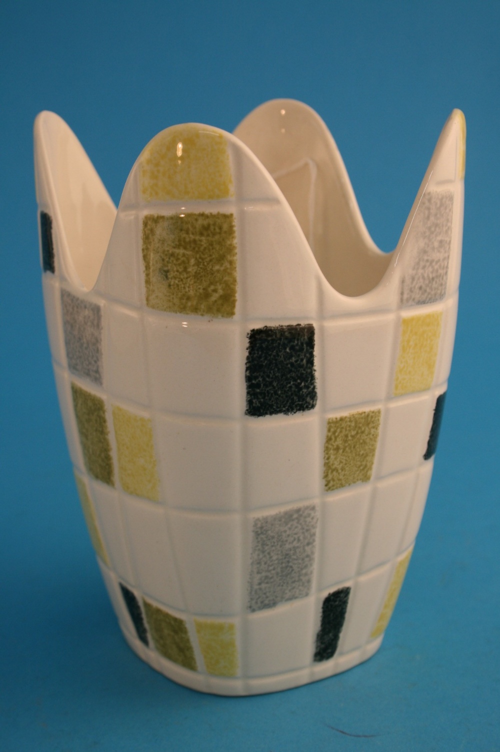 A Midwinter Stylecraft "Mosaic" celery nest vase designed by Jessie Tate, printed mark. 17.5 cm