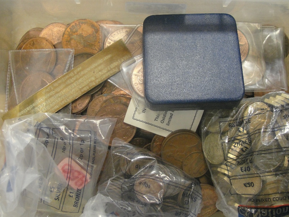 A quantity of coins to inc a Victorian Jubilee model half farthing