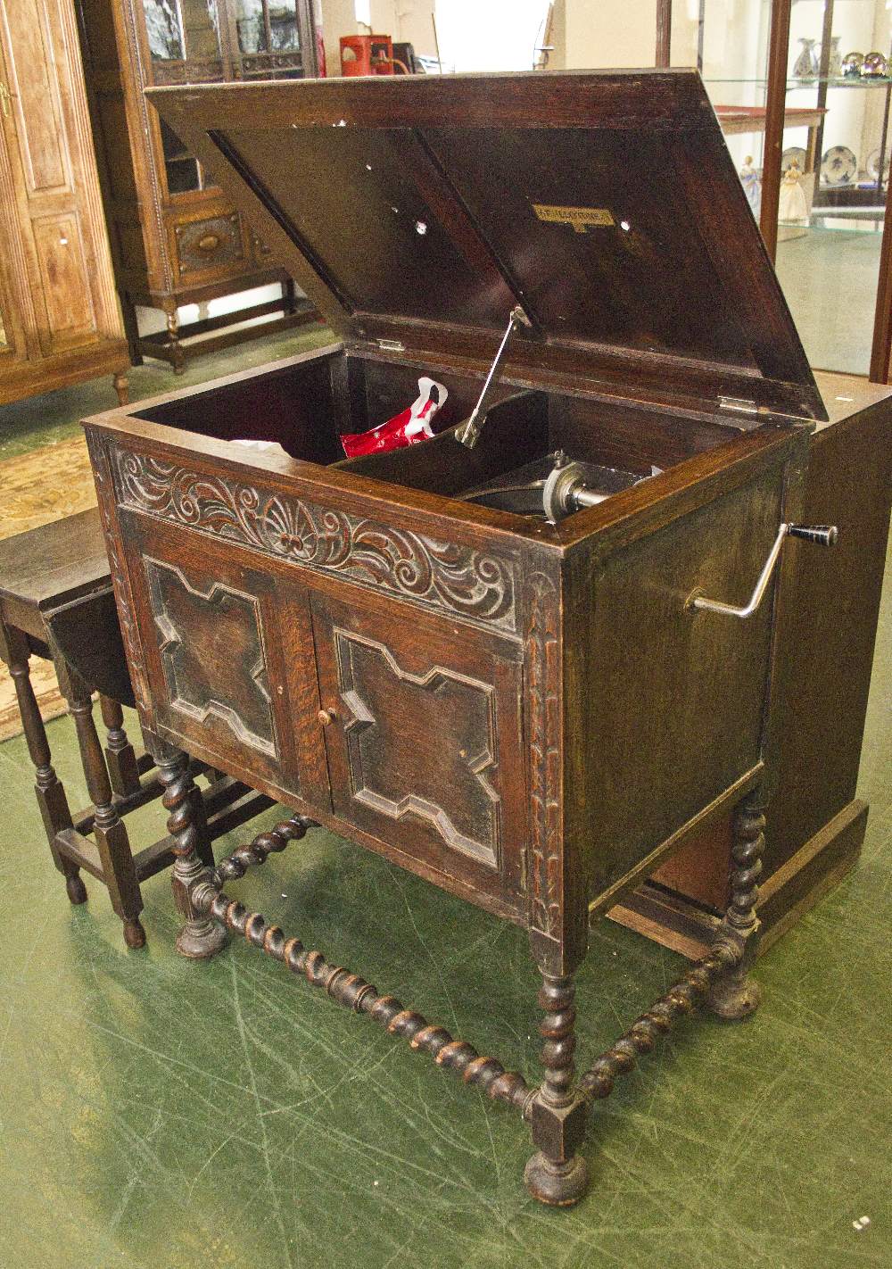 An oak cased windup gramophone 1930/40 and a quantity of 78 RPM records