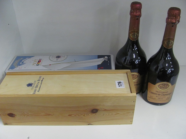 Vintage Champagne comprising two 1993 Tallinger Comtes de Champagne rose bottles, a Moet and Chandon