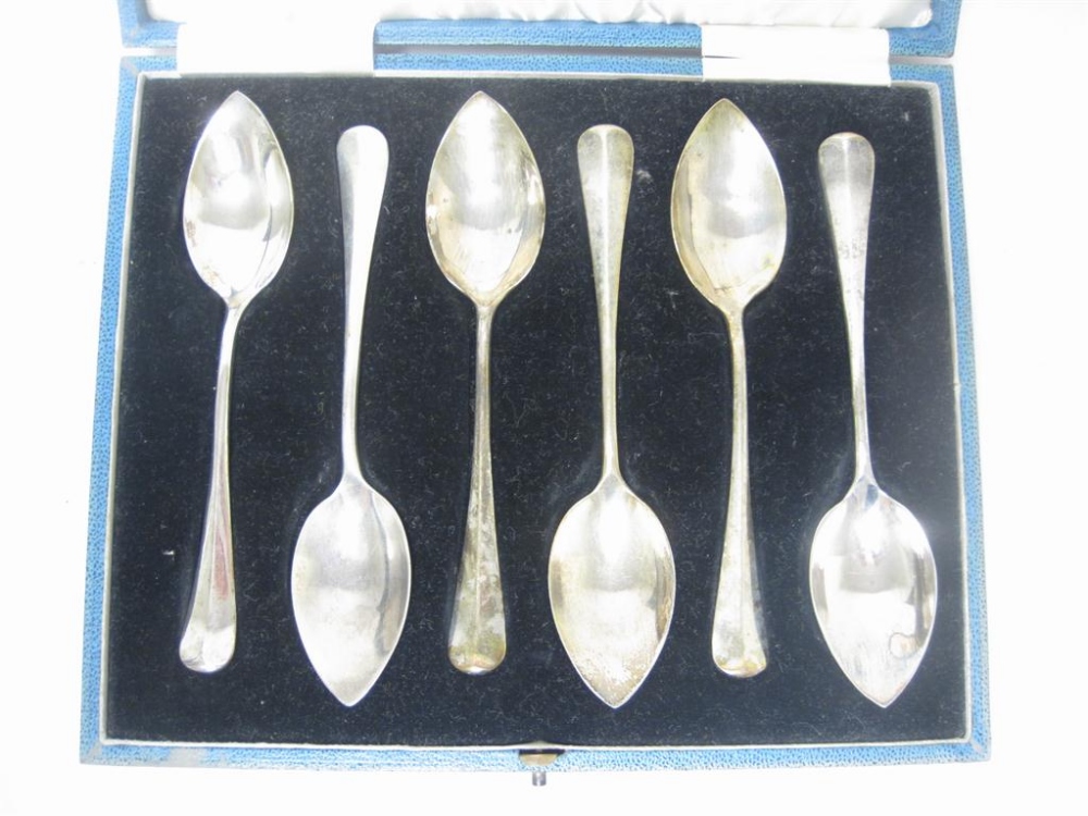 Six George V Grapefruit Spoons rat-tail pattern, Birmingham 1934, in case