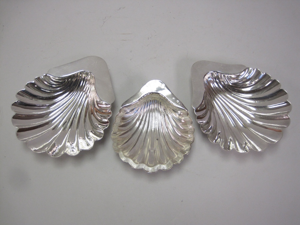 A Victorian silver Butter Shell on three shell feet with glass liner, Sheffield 1892 and a pair of