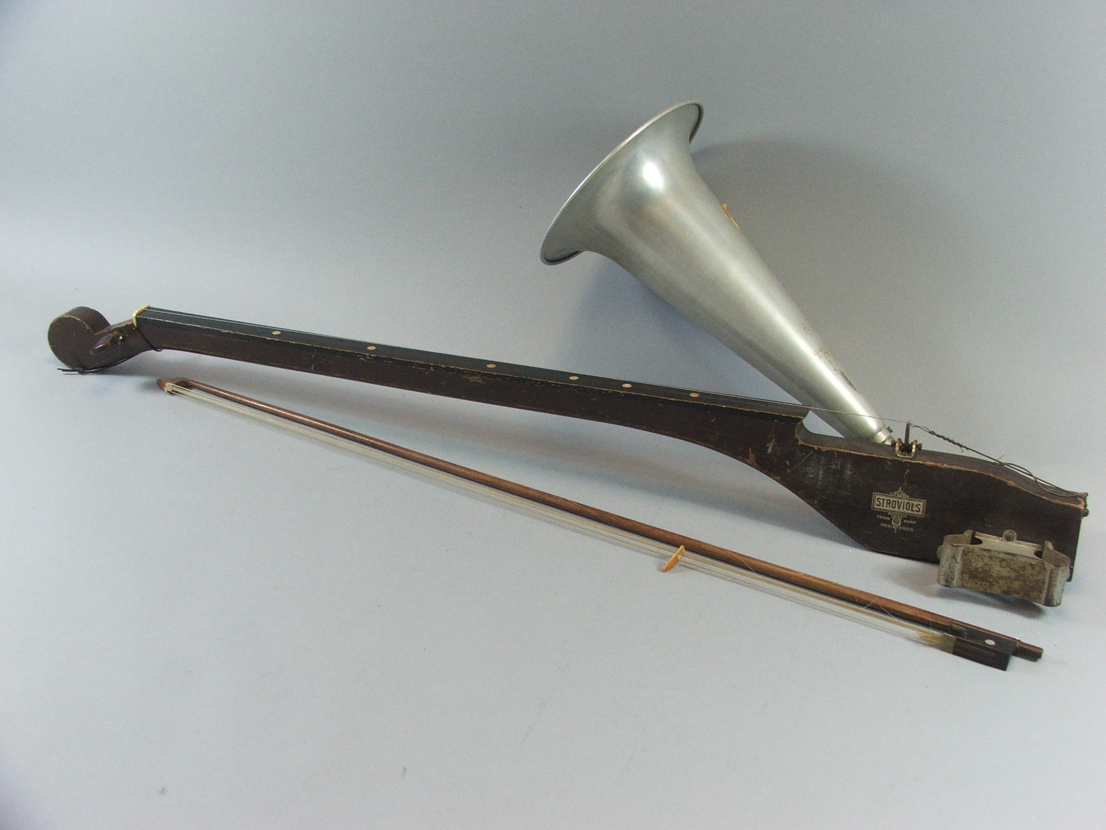 A Stroviols Phonofiddle with Aluminium Horn and Bow