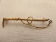 Gold Hunting Stock Pin in the form of a riding crop and whip.