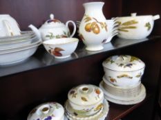 Miscellaneous Evesham ware including four plates, two bowls, nine cake plates, four saucers, two tea