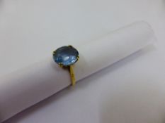 A lady`s 9 ct yellow gold blue stone ring approx. 3.1 gms. size S