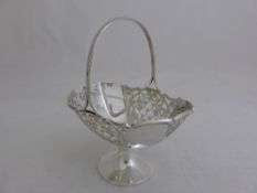 Solid Silver Miniature Fruit Bowl Sheffield hallmarked, dated 1922/23 with lattice work