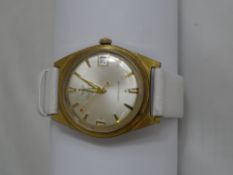 Waltham Gents Wristwatch, the seventeen jewel watch features a date display on a white leather