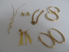 Collection of misc. gold metal earrings, some 375 hallmarked, approx. 6 gms.