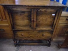 Small Edwardian oak linen press, the panelled doors enclosing three pull out linen drawers with a