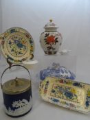 A collection of miscellaneous English porcelain including a blue and white willow pattern