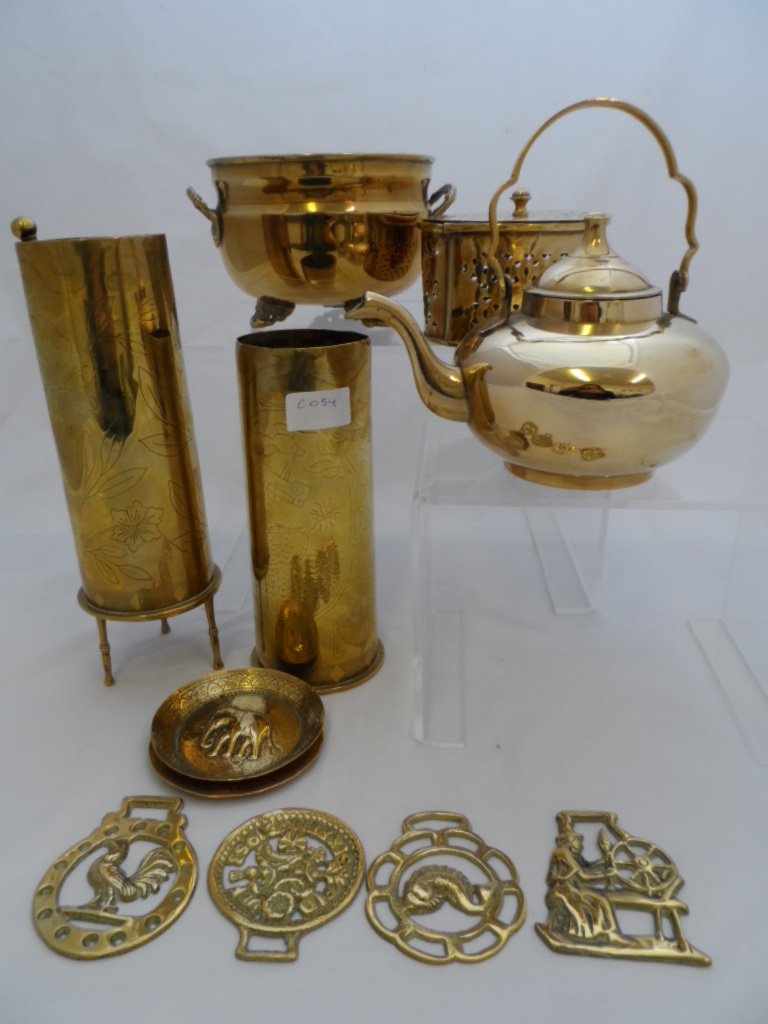 Collection of miscellaneous brass including Brass bowl, two trench art shells dated 1915 and 1917,