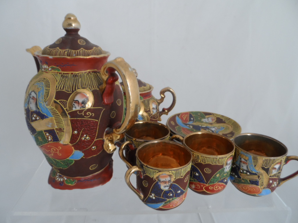 Japanese hand painted Porcelain incl. Satsuma tea set comprising a teapot, sugar bowl, five saucers,