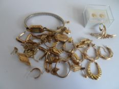 Collection of misc. 9ct hallmarked and other gold metal jewellery approx. gold weight 30 gms