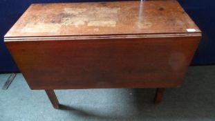 A VICTORIAN DROP LEAF MAHOGANY DINING TABLE, APPROX. 102 X 136 X 69 cms