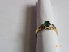 A 14 carat YELLOW GOLD EMERALD AND BAGUETTE CUT DIAMOND RING - TOTAL DIAMOND WEIGHT 24 PTS,