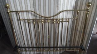 A VINTAGE BRASS BED WITH BRASS RAIL AND FINIALS TO TOP 135 cms WIDE x 170 cms LONG