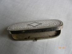 A GEORGIAN BIRMINGHAM HALLMARKED SOLID SILVER MIRRORED TOOTH PICK BOX HAVING ENGRAVING TO THE TOP,