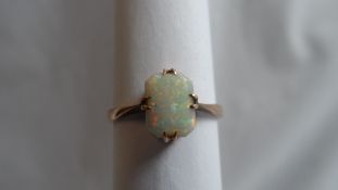 A LADY`S 18ct HALLMARKED ROSE GOLD OPAL RING SET WITH A SINGLE OPAL, SIZE N