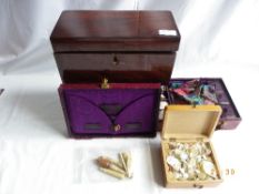 A COLLECTION OF MISCELLANEOUS SEWING RELATED ITEMS INCLUDING BOX OF BUTTONS (SOME MOTHER OF PEARL