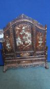 A CIRCA 1900 CHINESE ROSEWOOD AND MOTHER OF PEARL INLAID SCREEN, THE THREE PANELLED SCREEN DEPICTING