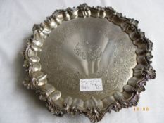 A LONDON GEORGIAN HALLMARKED SOLID SILVER CARD TRAY WITH FOLIATE SCROLLING DATED 1825, 802 grams