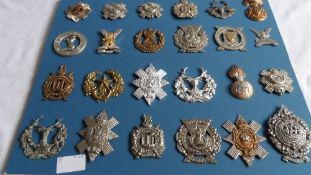 A COLLECTION OF TWENTY FOUR VINTAGE AND MODERN SCOTTISH REGIMENTAL HEAD-DRESS BADGES. ROYAL SCOTS,