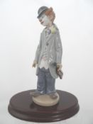 A Lladro Retired Figure " Clown with Violin " 5.472