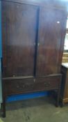 A GEORGIAN STYLE INLAID MAHOGANY WARDROBE HAVING ENCLOSED HANGING SPACE TO THE TOP WITH A DRAWER