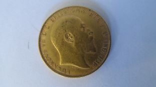 AN EDWARD VII 1907 GOLD FULL SOVEREIGN (GOOD CONDITION) B.P. BENEATH DRAGON D.S. BENEATH THE NECK.