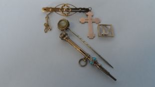 A COLLECTION OF MISC. ITEMS INCLUDING 9ct PIN BROOCH WITH SAFETY CHAIN, 9ct ROSE GOLD CROSS, 9 ct