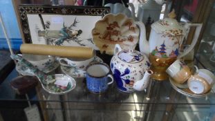 A COLLECTION OF ORIENTAL PORCELAIN INCLUDING TWO CUPS AND SAUCERS, A JAPANESE LUSTRE WARE TEA SET, A