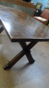 A 20TH CENTURY OAK DINING TABLE ON X FRAME SUPPORTS UNITED BY A SINGLE STRETCHER. APPROX 168 X 80