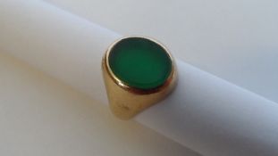 A 9ct GOLD CHESTER HALLMARKED SIGNET RING SET WITH GREEN STONE 5.8 gms. SIZE I.