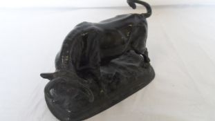 AN ANTIQUE BRONZE FIGURE OF A BULL, APPROX. 20 X 10 X 12 cms