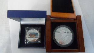 A RUSSIAN 2008 COMMEMORATIVE AG 925 SILVER AND AU999 PROOF MEDAL IN A WOODEN PRESENTATION BOX,