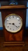 A REPRODUCTION MAHOGANY MANTLE CLOCK BY KNIGHT & GIBBINS, SUFFOLK HAVING A WHITE DIAL WITH ROMAN